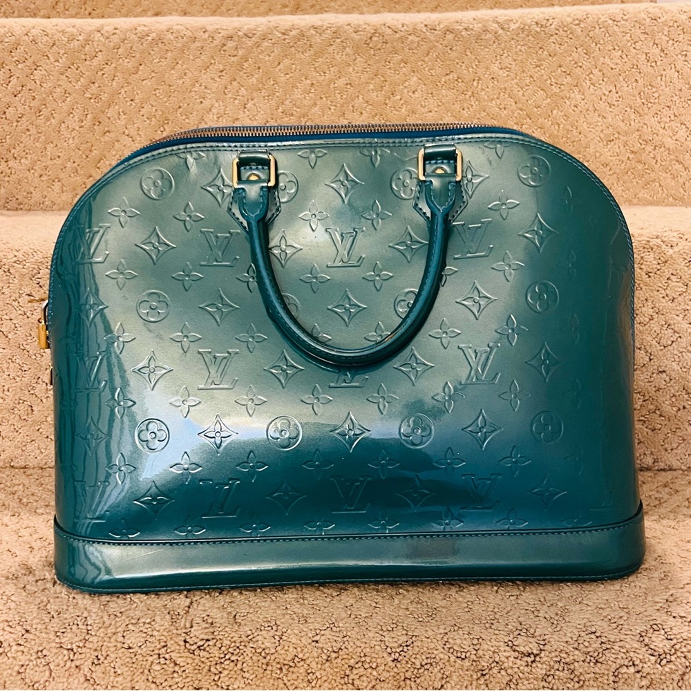 Authentic Louis Vuitton vernis Alma gm blue
